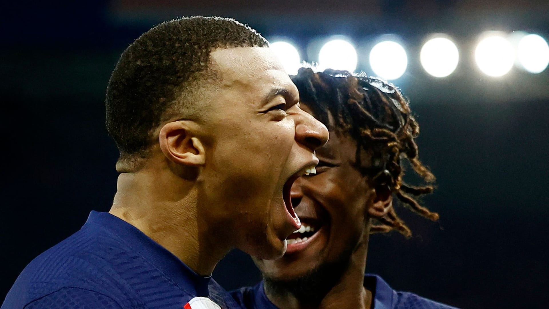 Kylian Mbappé jubelt: Der Superstar erzielte beim PSG-Erfolg einen Klubrekord. Kylian Mbappé jubelt: Der Superstar erzielte beim PSG-Erfolg einen Klubrekord.