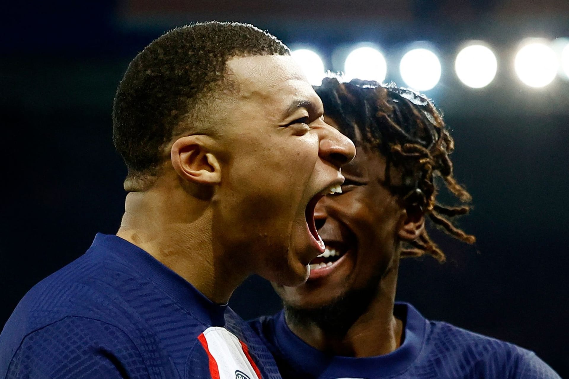 Kylian Mbappé jubelt: Der Superstar erzielte beim PSG-Erfolg einen Klubrekord.