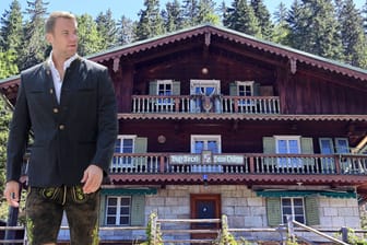 Manuel Neuer hat das Forsthaus Valepp als Investor übernommen (Archivbilder): Derzeit wird es umgebaut.