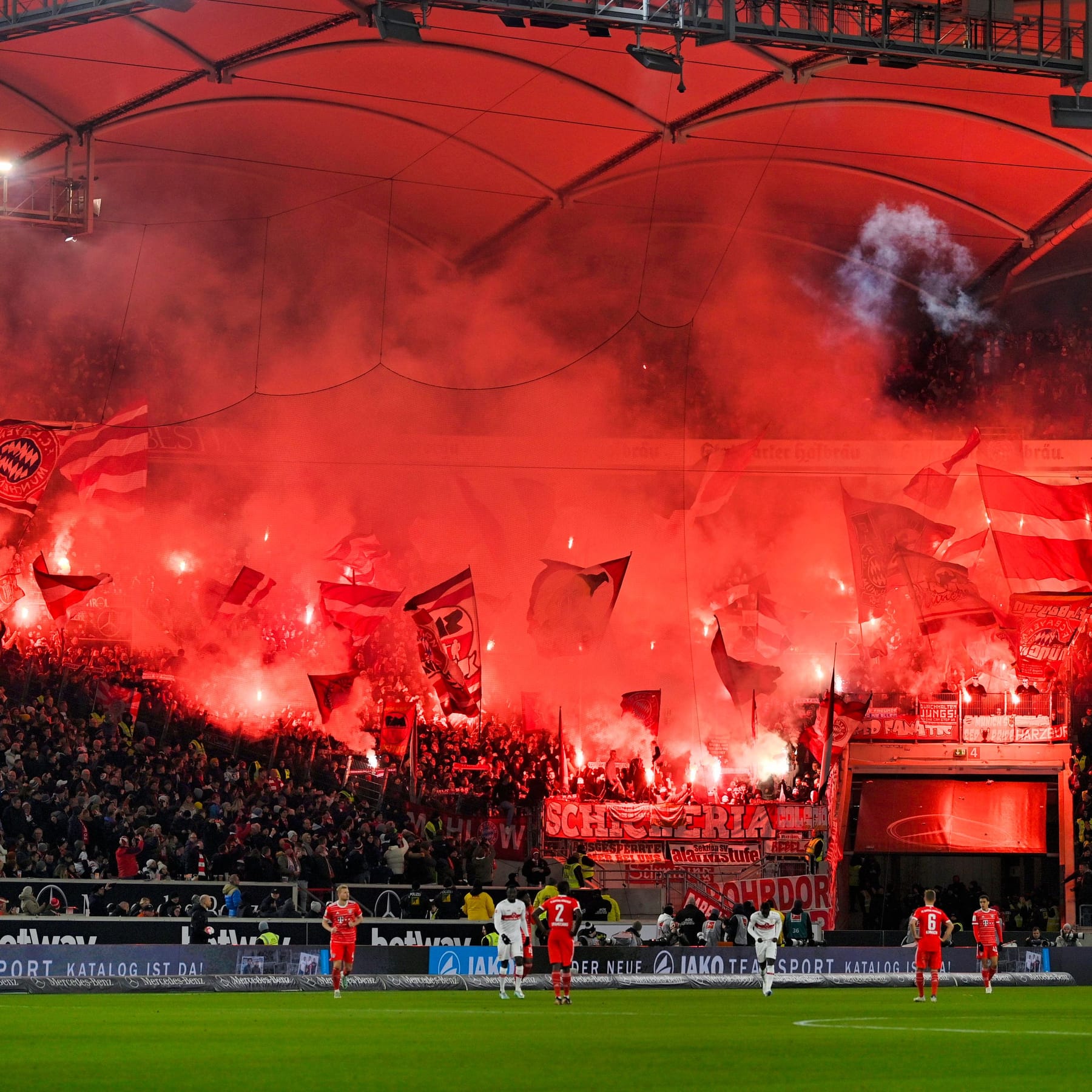 Bayern-Fans sorgen für Pyro-Ärger