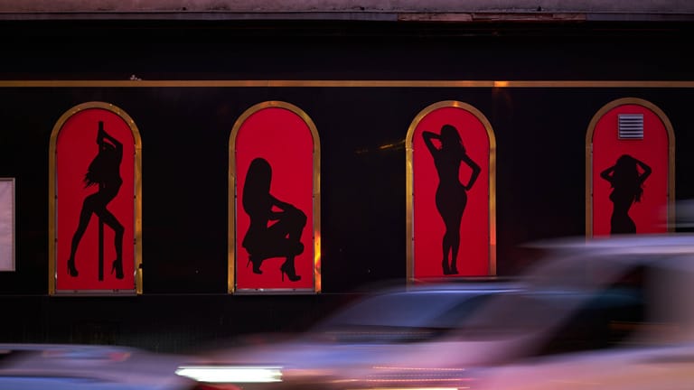 Bordell in Wien (Symbolbild): Ein Besuch in einem FKK-Club in Rheinland-Pfalz endete in mehreren Anezigen.