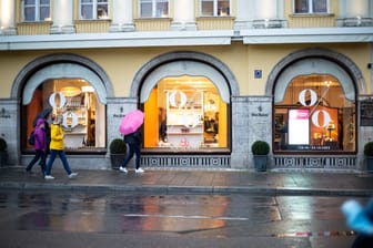 Das Delikatessenhaus von Dallmayr in München (Archivbild): Wegen des Warsntreiks bleibt das Geschäft am Montag geschlossen.