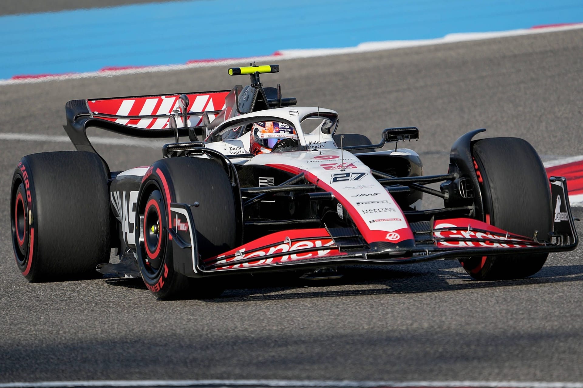 Nico Hülkenberg auf der Strecke in Bahrain: Der Deutsche fährt 2023 für Haas.