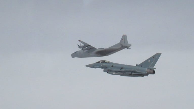 Aufnahme der Luftwaffe: Am Freitag wurden vier russische Flugzeuge abgefangen.