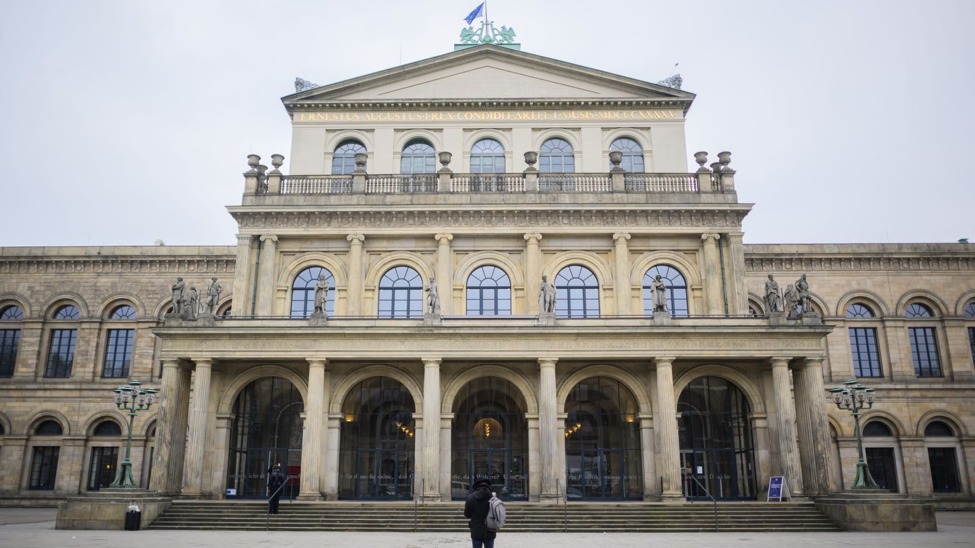 Blick auf die Staatsoper in Hannover Archivbild): Neue Bühnentechnik soll angeschafft werden. Blick auf die Staatsoper in Hannover Archivbild): Neue Bühnentechnik soll angeschafft werden.