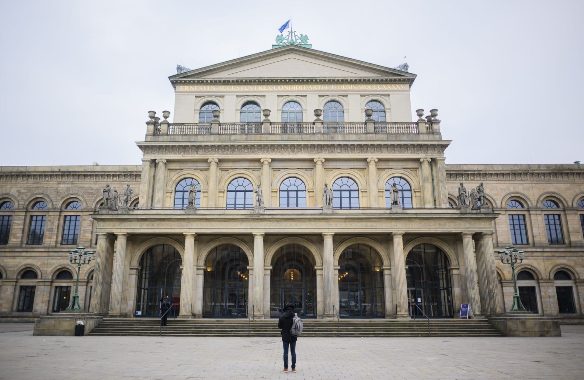 Blick auf die Staatsoper in Hannover: Im Februar hatte Marco Goecke im Foyer des Opernhauses eine Kritikerin mit Hundekot attackiert.