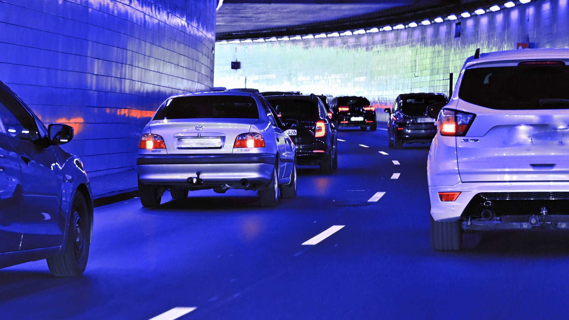 Fahrt durch den Tunnel: Sie ist sicherer als ihr Ruf. Trotzdem fühlen sich viele dabei unwohl.