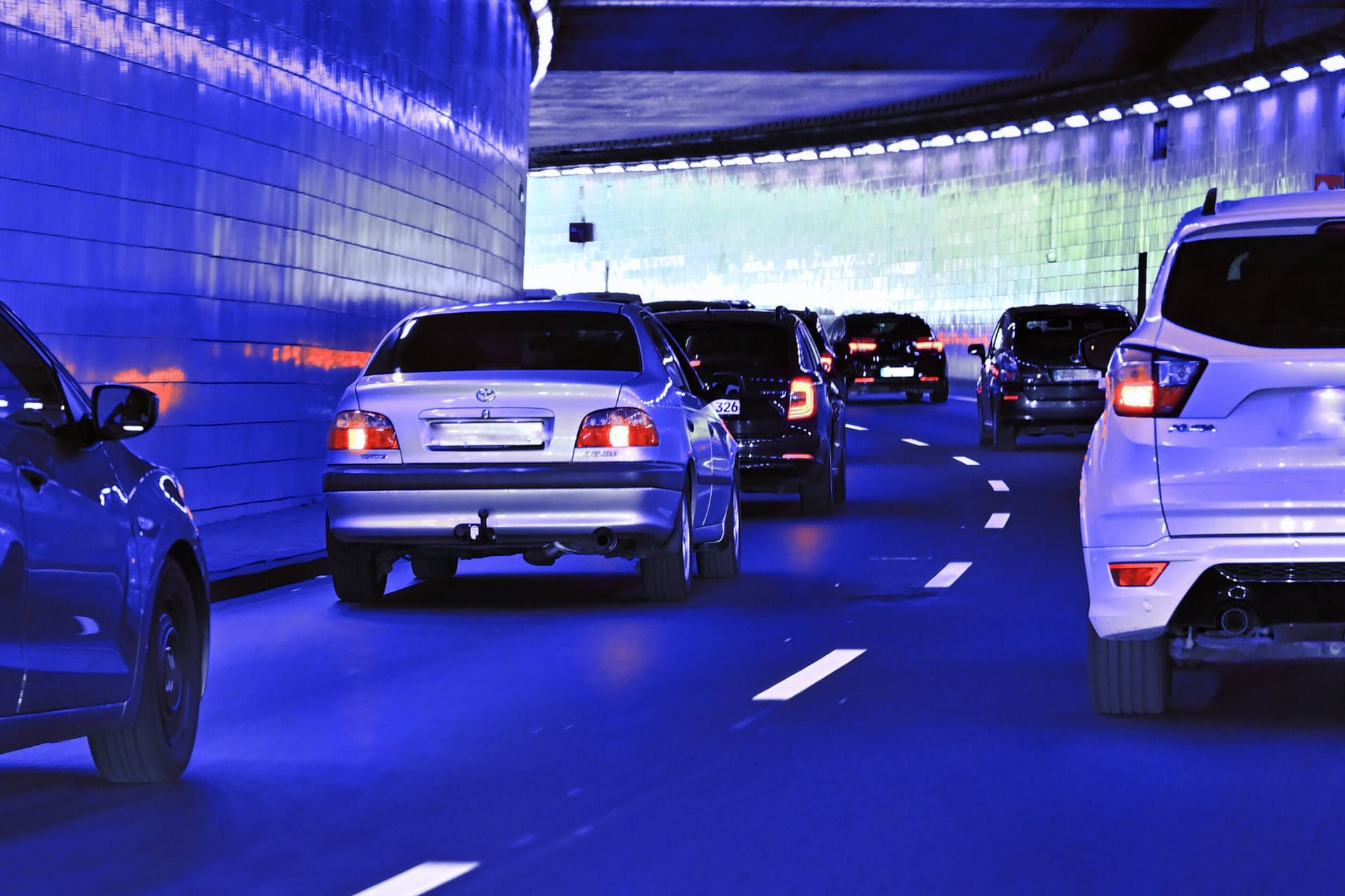 Fahrt durch den Tunnel: Sie ist sicherer als ihr Ruf. Trotzdem fühlen sich viele dabei unwohl.