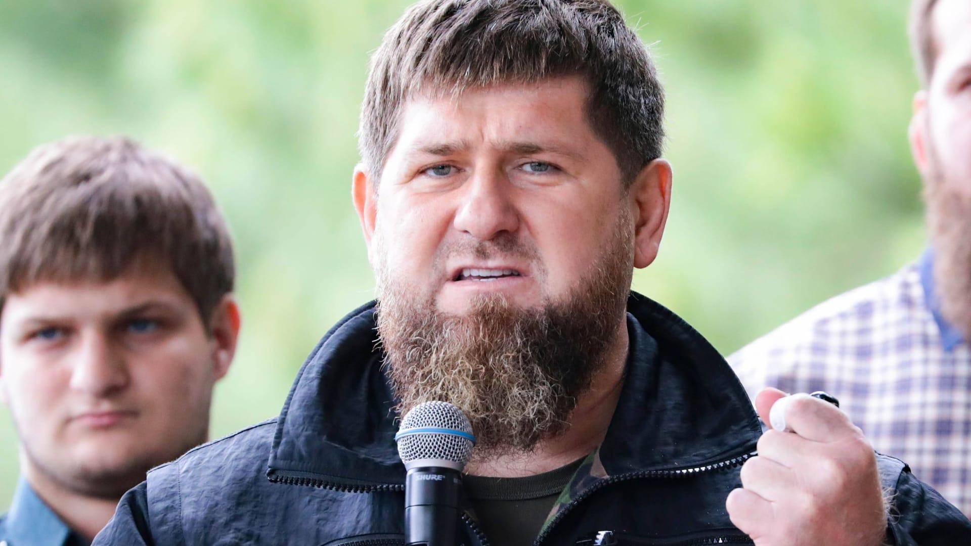 Ramzan Kadyrov gehört zum engsten Kreis von Wladimir Putin. Den Diebstahl seines Pferdes sehen einige Medien als organisierten Stunt des Tschetschenenführers.