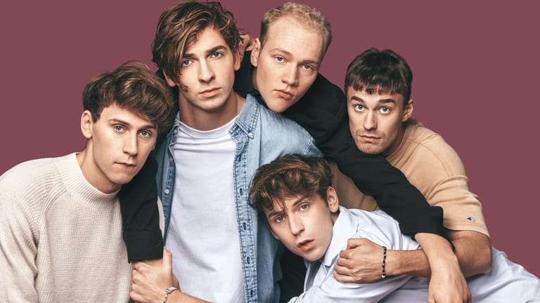 "Kleine Brüder": Emil Belton, Max Mattis, Bruno Alexander, Leo Fischer und Oskar Belton bilden zusammen ein Produktionsteam.