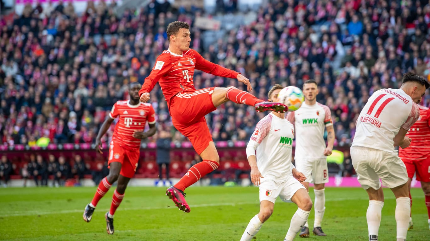 Benjamin Pavard: Der Franzose ist mit seinem Traumtor beim 5:3 des FC Bayern gegen Augsburg ein heißer Kandidat für das Tor des Monats.