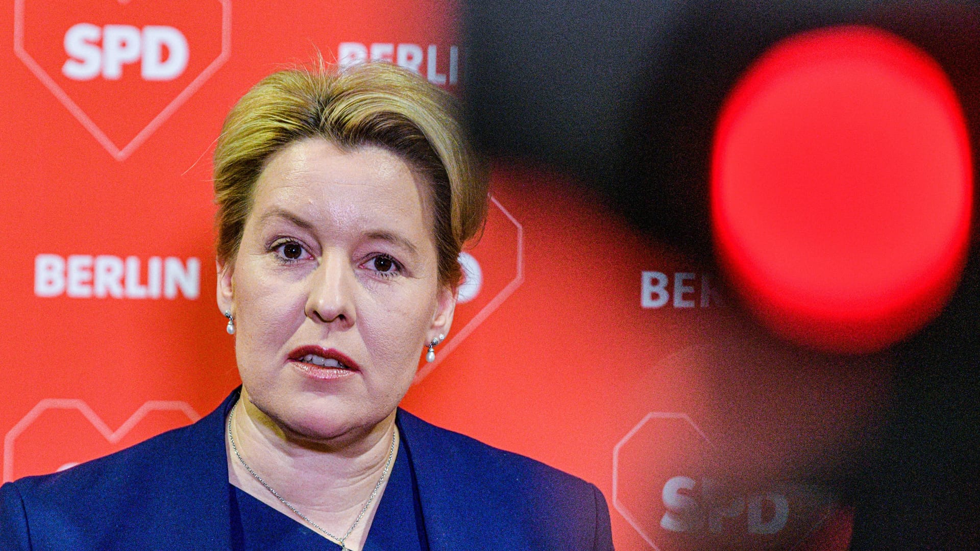 Franziska Giffey: Linke und Grüne üben heftige Kritik an ihr. Franziska Giffey: Linke und Grüne üben heftige Kritik an ihr.