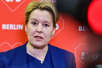 Franziska Giffey: Linke und Grüne üben heftige Kritik an ihr.