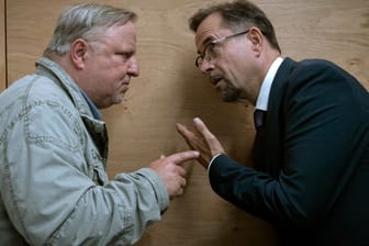 Münster "Tatort: Magic Mom": Thiel (Axel Prahl) und Boerne (rJan Josef Liefers) arbeiten zusammen am Mordfall einer Influencerin.