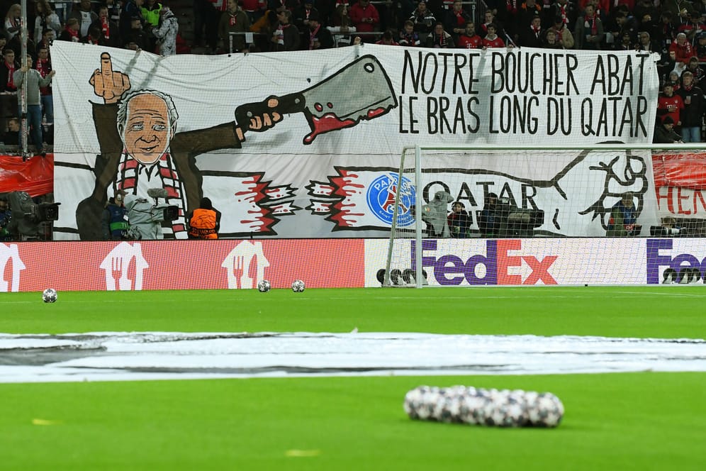 Das Plakat der Ultras in der Münchner Südkurve: Eine klare Ansage in Richtung des Gastes.