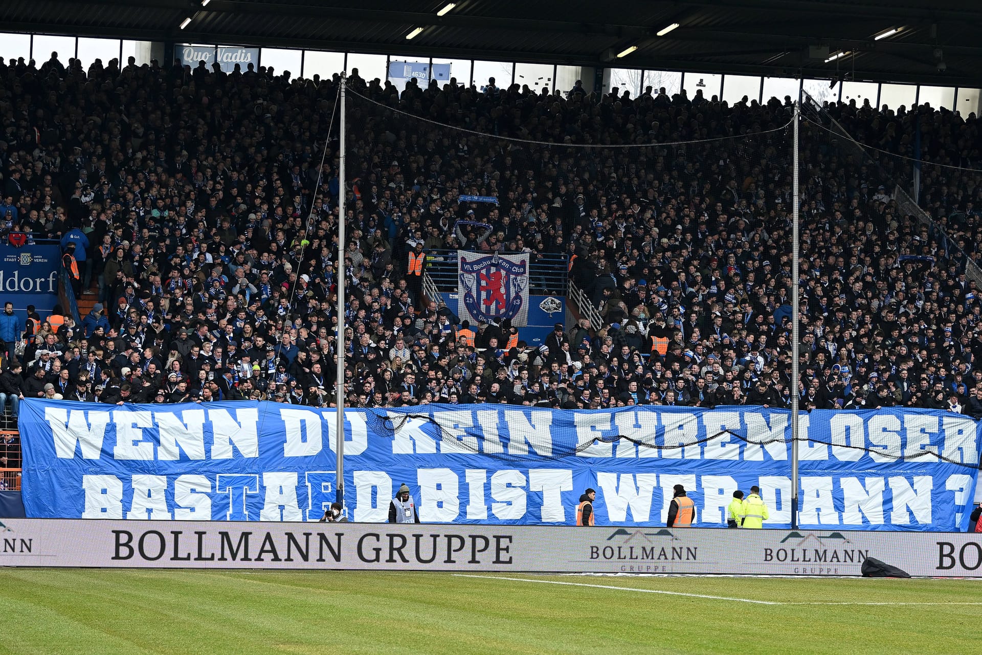 Das Plakat der Bochum-Fans: Sie empfingen ihren Ex-Coach alles andere als herzlich.