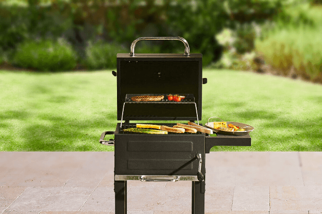 Aldi bietet heute einen Holzkohlegrill zum Schnäppchenpreis an.