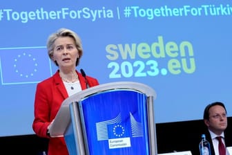 Ursula von der Leyen, Präsidentin der Europäischen Kommission, spricht auf der internationalen Geberkonferenz für die Türkei und Syrien: Das Erdbeben im vergangenen Monat verwüstete Teile beider Länder.