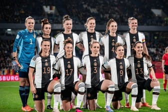 Die deutschen Spielerinnen im Mannschaftsfoto: Sie kommen im April ins Max-Morlock-Stadion nach Nürnberg.