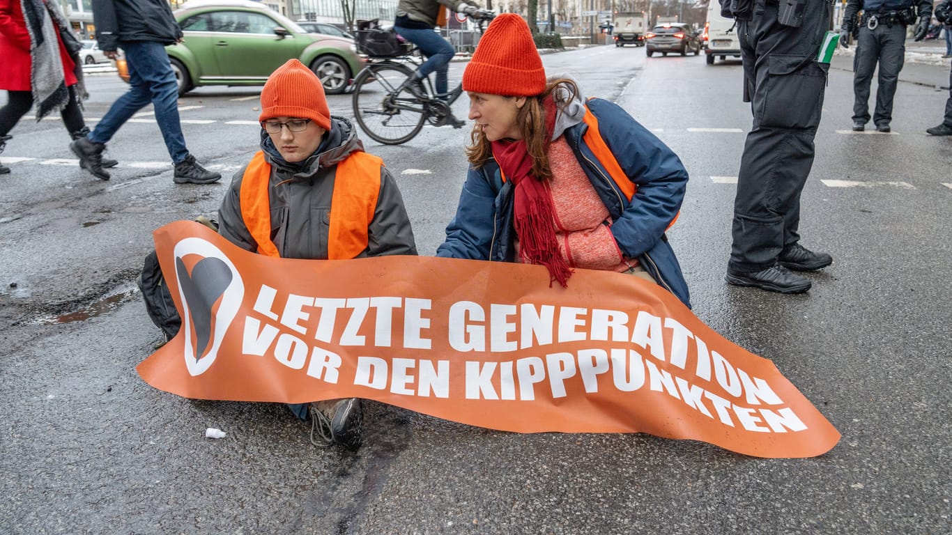 Klimakleber, Klimaaktivisten, Letzte Generation, München, Straßen, Straßenblockade, Demonstration