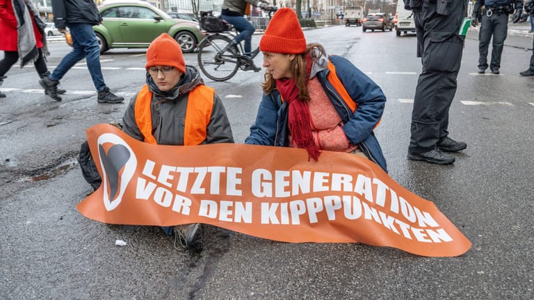 Klimakleber, Klimaaktivisten, Letzte Generation, München, Straßen, Straßenblockade, Demonstration