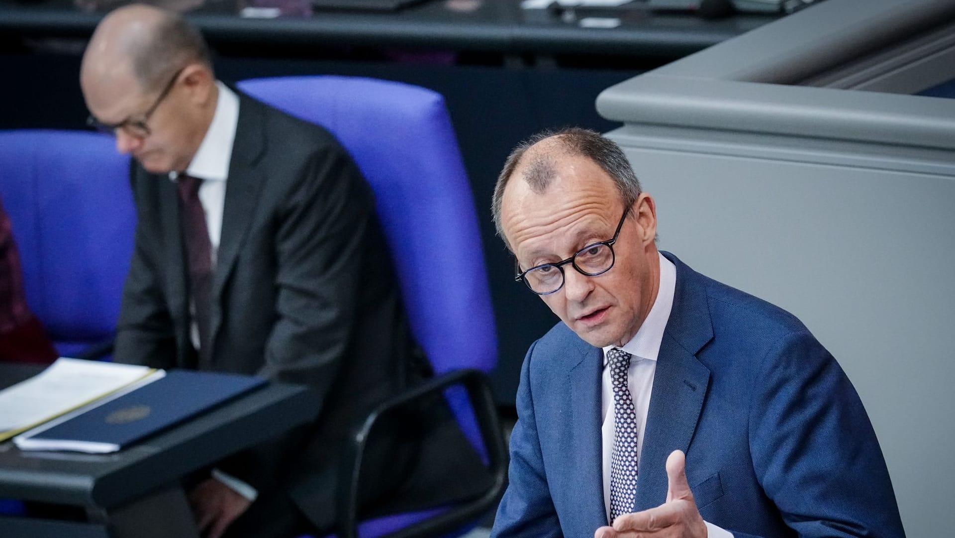 Friedrich Merz im Bundestag: Er kritisiert Olaf Scholz scharf.
