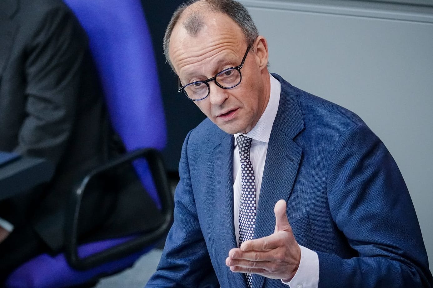 Friedrich Merz im Bundestag: Er kritisiert Olaf Scholz scharf.