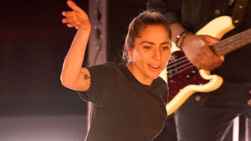 Lady Gaga nach ihrer Performance