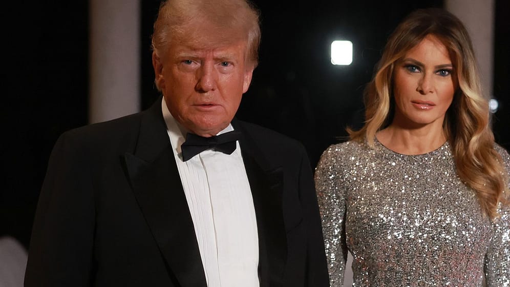 Donald und Melania Trump: Der ehemalige US-Präsident hat wieder Ärger am Hals, wie geht es seiner Frau damit?