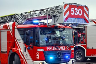 Feuerwehrwagen (Symbolbild): In Thüringen hat ein Discounter gebrannt.
