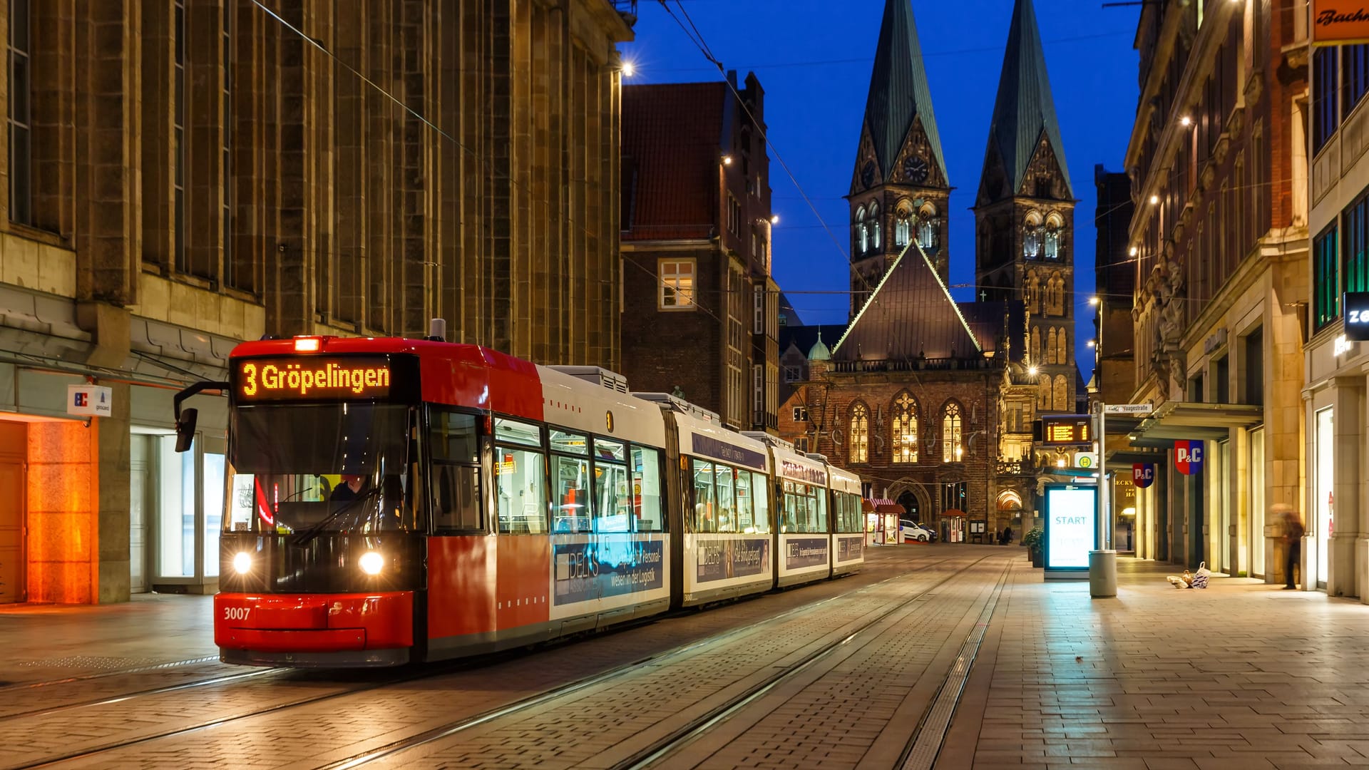 Tram der Bremer Straßenbahn AG (Archivfoto): Etwa 2.400 Beschäftigte sind beim Unternehmen angestellt.