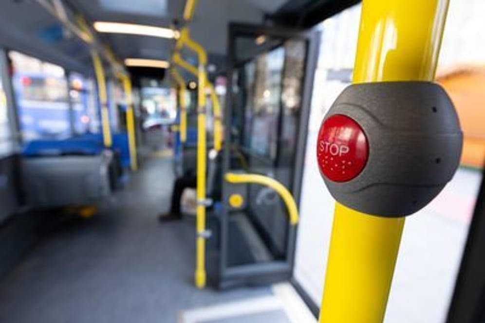 Ein Bus der Münchner Verkehrsgesellschaft (MVG) (Symbolbild): Trotz des Streiks gibt es Verkehrsmittel, die weiter fahren.