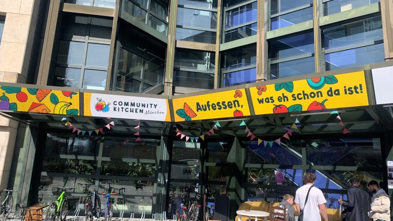 Die Community Kitchen in München bietet täglich frische Gerichte an