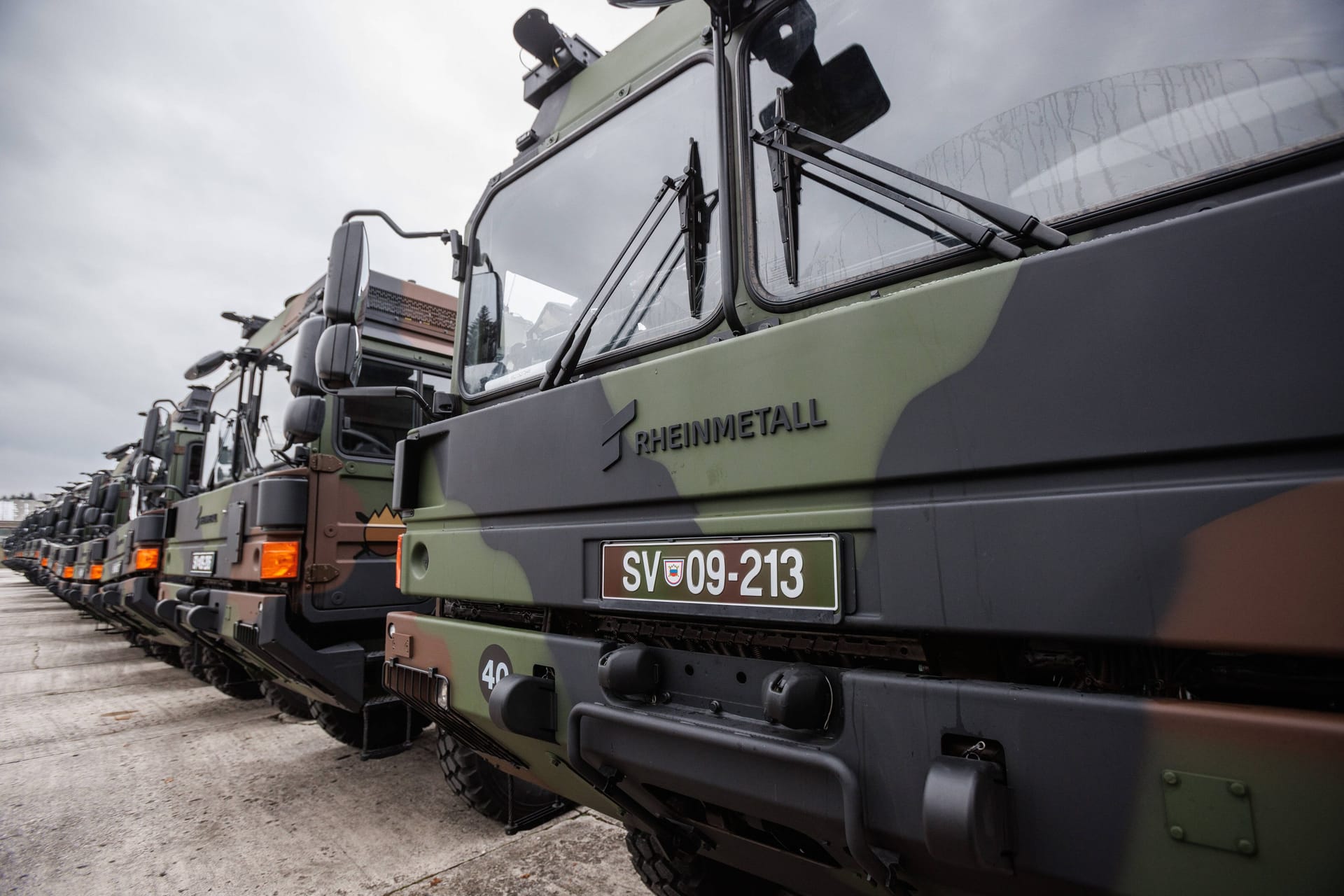 Rheinmetall-Transportfahrzeuge (Symbolbild): Der Rüstungskonzern erfüllt die Kriterien für den Aufstieg in den Dax.