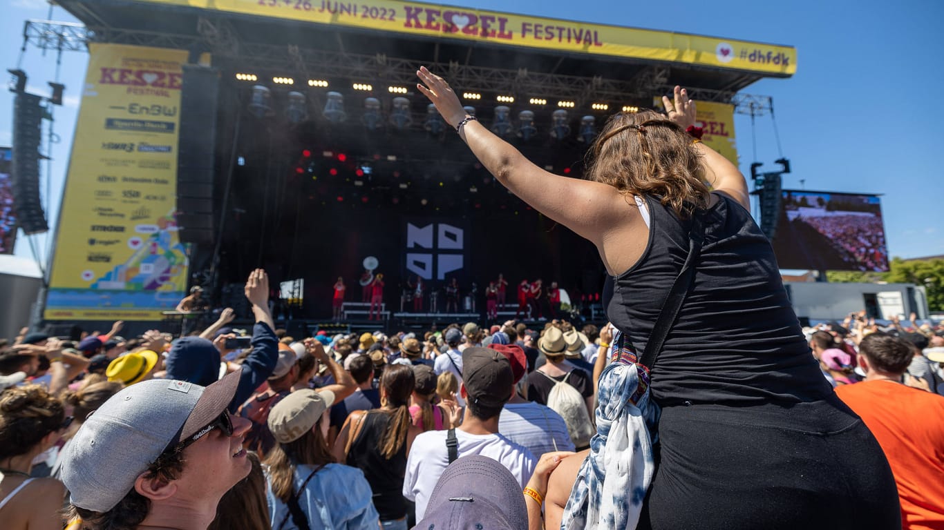 Fans von Moop Mama bei einem Auftritt auf dem Stuttgarter Kessel Festival: 50.000 Besucher kamen im letzten Jahr auf den Cannstatter Wasen.