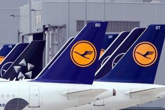 Flugzeuge der Fluggesellschaft Lufthansa: Die Preise für Flüge mit der Lufthansa sollen steigen.