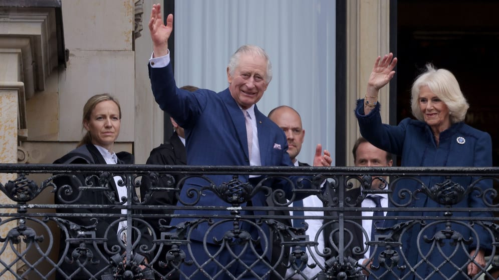 Die Royals auf dem Balkon des Hamburger Rathauses