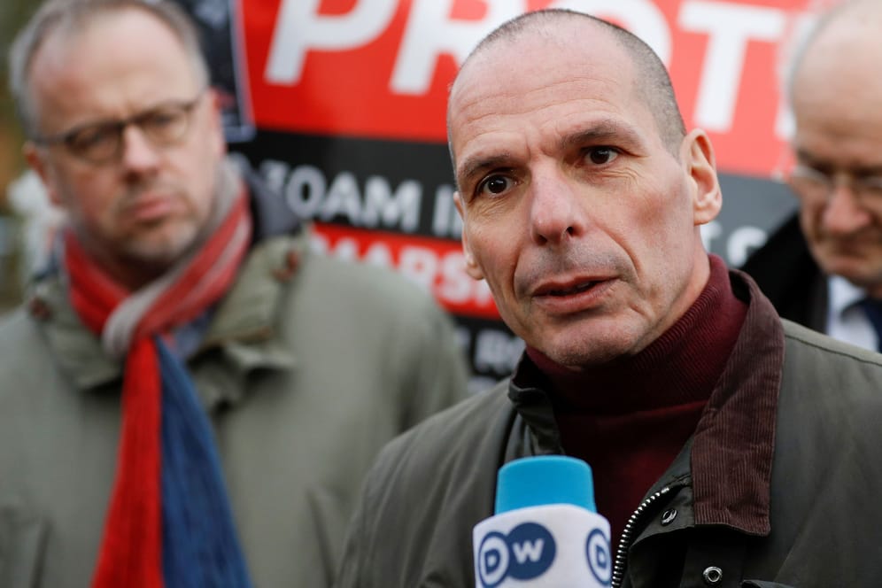 Yanis Varoufakis, ehemaliger Finanzminister Griechenlands: Er sprach von beauftragten Schlägern, die den Angriff auf ihn verübt hätten.