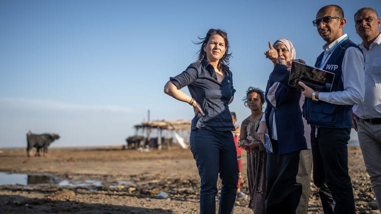 Basra: Annalena Baerbock besucht die Marschen im Süden des Irak.