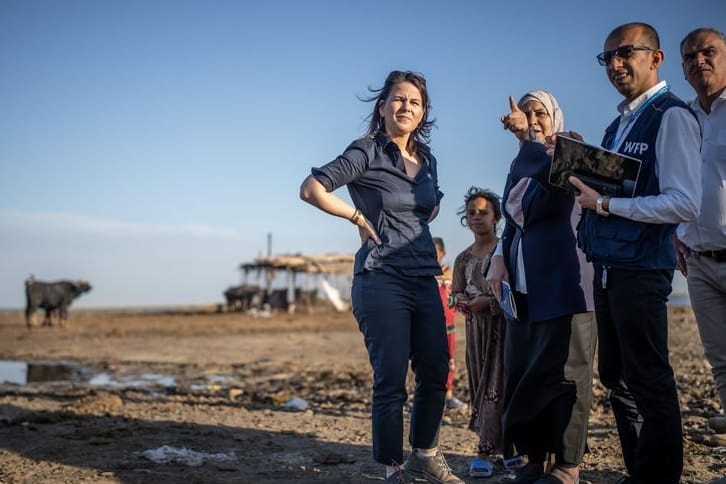 Basra: Annalena Baerbock besucht die Marschen im Süden des Irak.