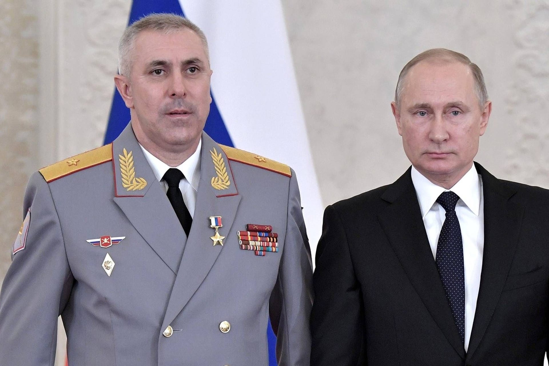 Rustam Muradov und Wladimir Putin (Archivbild): Der russische General soll entlassen worden sein.