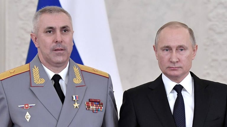 Rustam Muradov und Wladimir Putin (Archivbild): Der russische General soll entlassen worden sein.