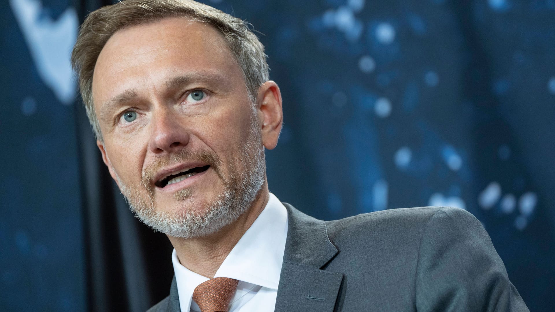Christian Lindner: Der Finanzminister wollte ursprünglich am Mittwoch Eckwerte für den Haushalt 2024 vorlegen – den Termin ließ es platzen. Christian Lindner: Der Finanzminister wollte ursprünglich am Mittwoch Eckwerte für den Haushalt 2024 vorlegen – den Termin ließ es platzen.