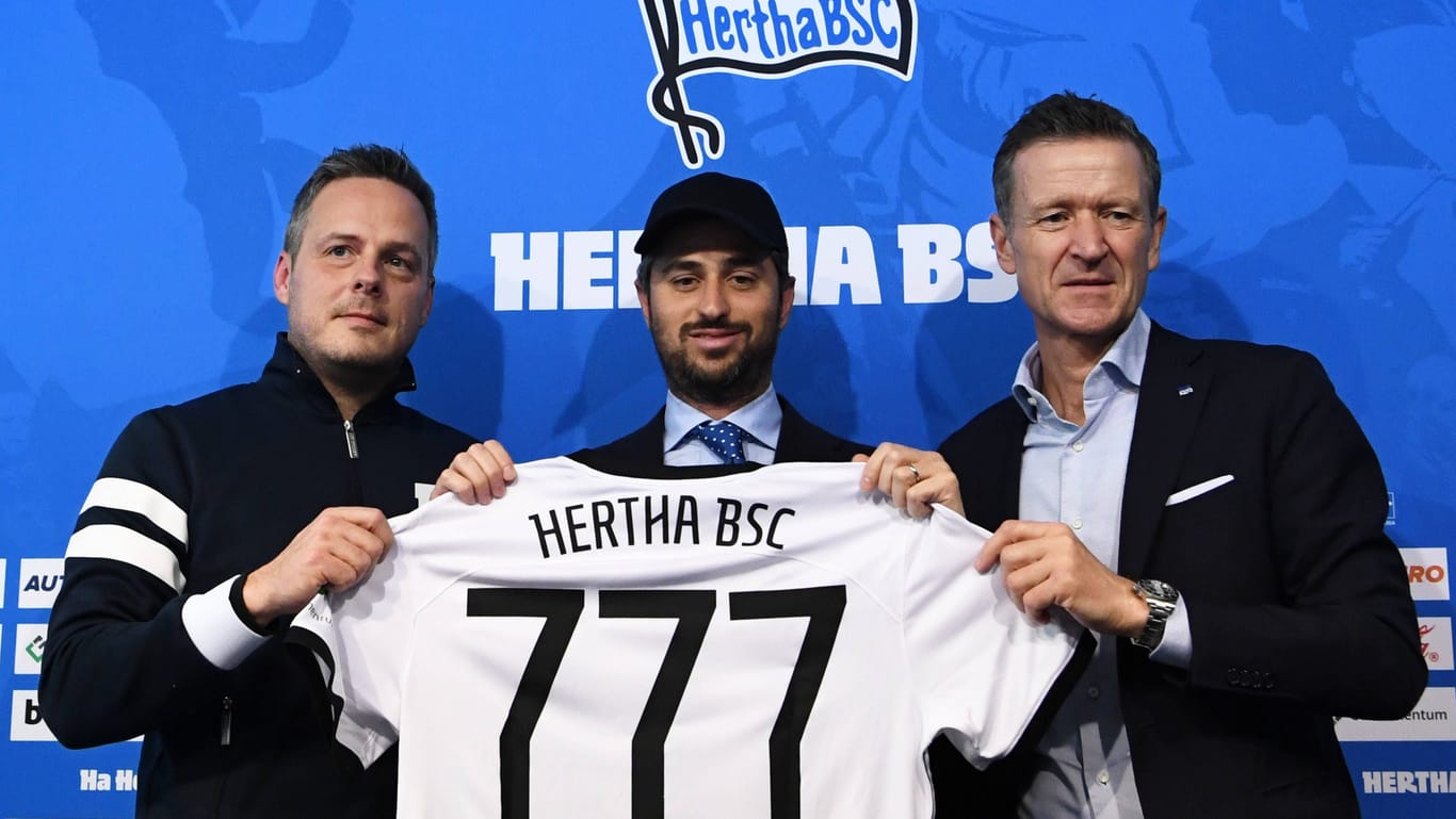 Hertha-Präsident Kay Bernstein, Investor Joshua Josh Wander und Geschäftsführer Thomas E. Herrich (v.l.n.r.): Nun ist bekannt, wie viele Anteile 777 Partners übernimmt.