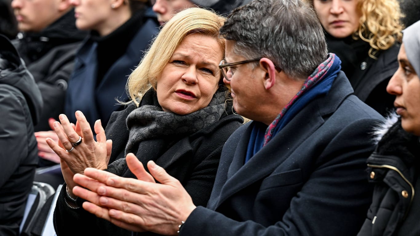 Am Gedenktag des rassistischen Terroranschlags von Hanau: Nancy Faeser (SPD) und Boris Rhein (CDU)