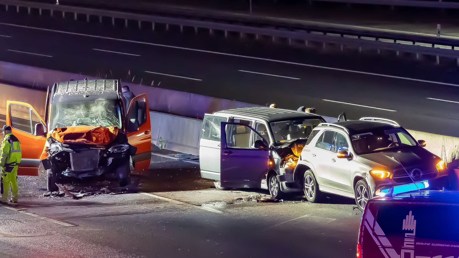 Verkehrsunfall auf der A5: Bis zur Räumung der Unfallstelle blieb die Autobahn teilweise für circa 2 Stunden gesperrt.