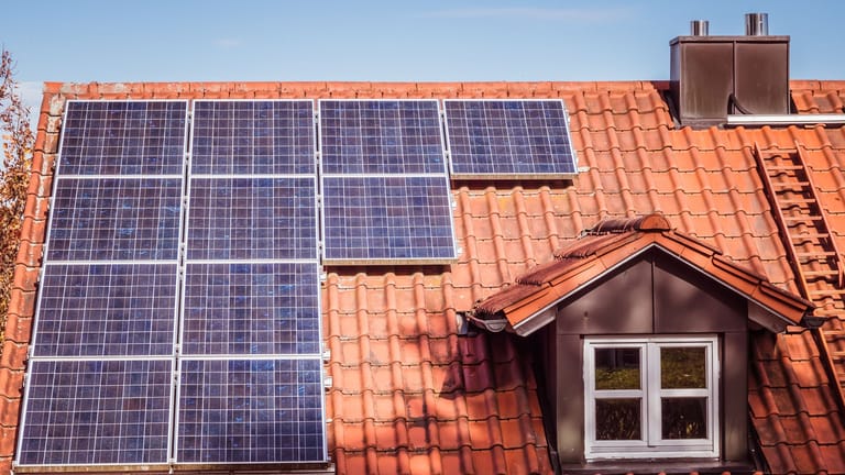 Auf Hochtouren: Zwischen März und September erzeugen Solaranlagen knapp 80 Prozent ihres Jahresertrags.