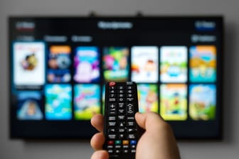 Fernsehen über WLAN: Damit Sie über Ihr WLAN fernsehen möchten, bieten Smart-TVs die geeigneten Funktionen.