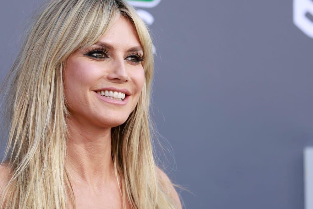 Heidi Klum: Die 49-Jährige ist auf dem Cover der griechischen "Vogue".