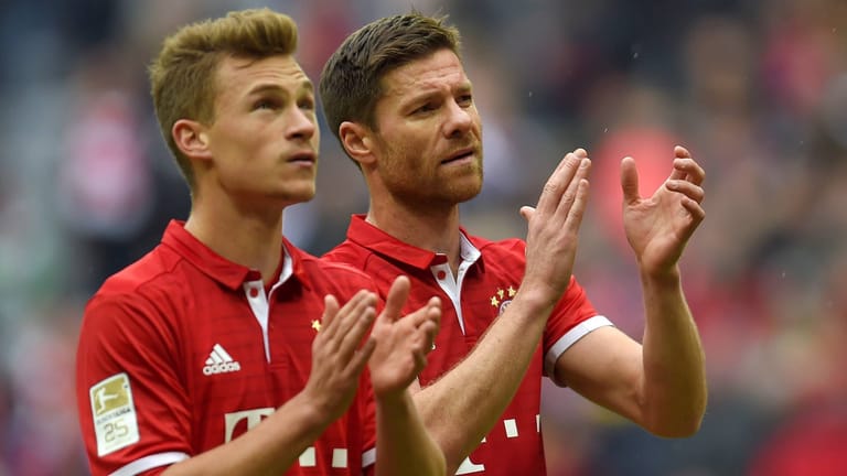 Joshua Kimmich und Xabi Alonso: Die beiden Mittelfeldspieler spielten beim FC Bayern noch zusammen in München.